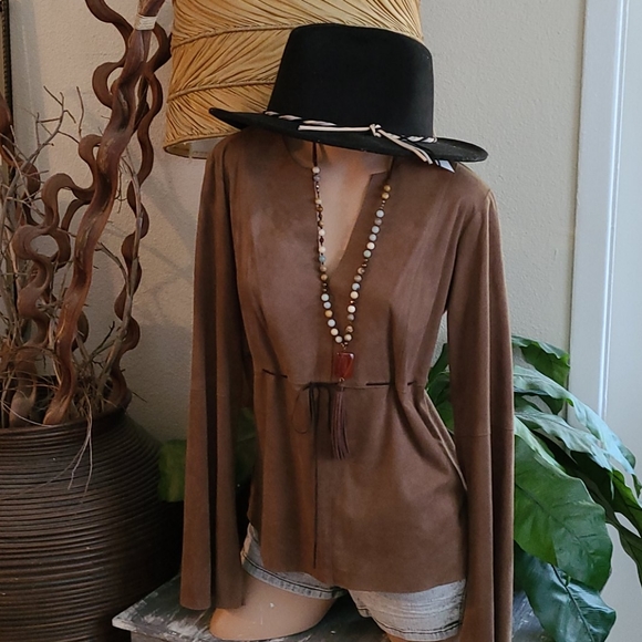 SALE TODAY BEAUTIFUL SUEDE BROWN COWGIRL TOP. - Picture 10 of 16